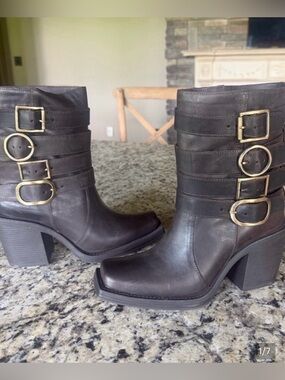Steve Madden Carlina Boots size 8.5 (size 39 European)